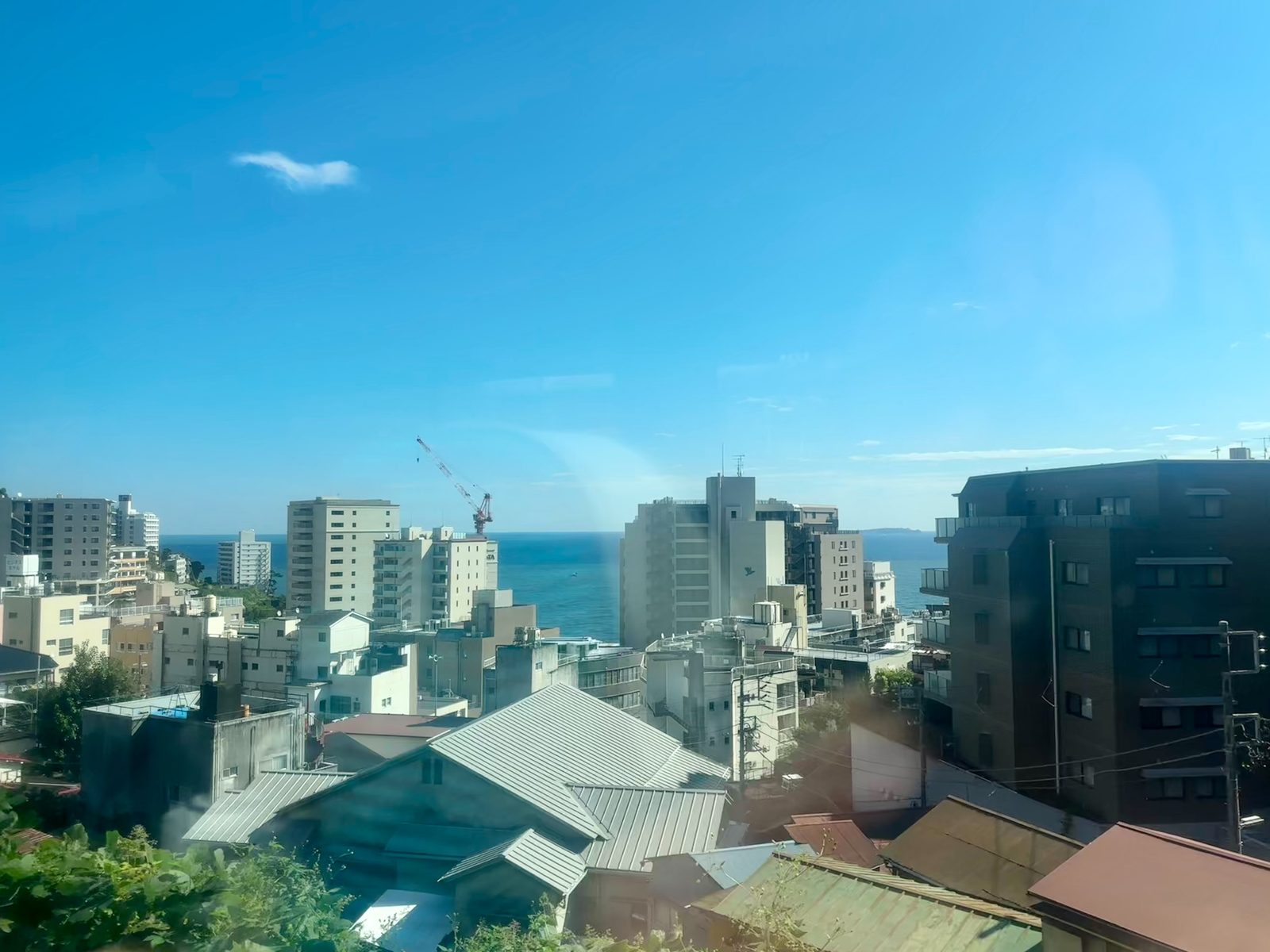 市街地から望む相模湾（2024年11月）